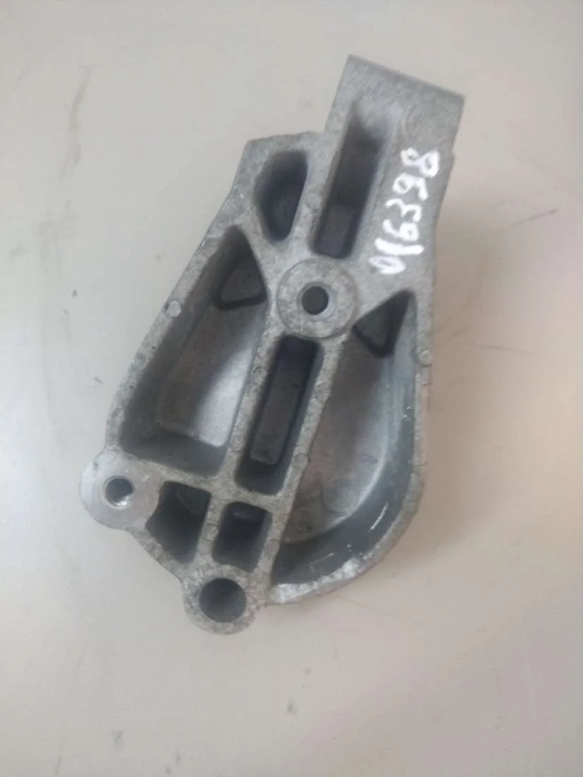 Кронштейн гидроусилителя 55562276 Chevrolet Cruze J300 1.8 Бензин