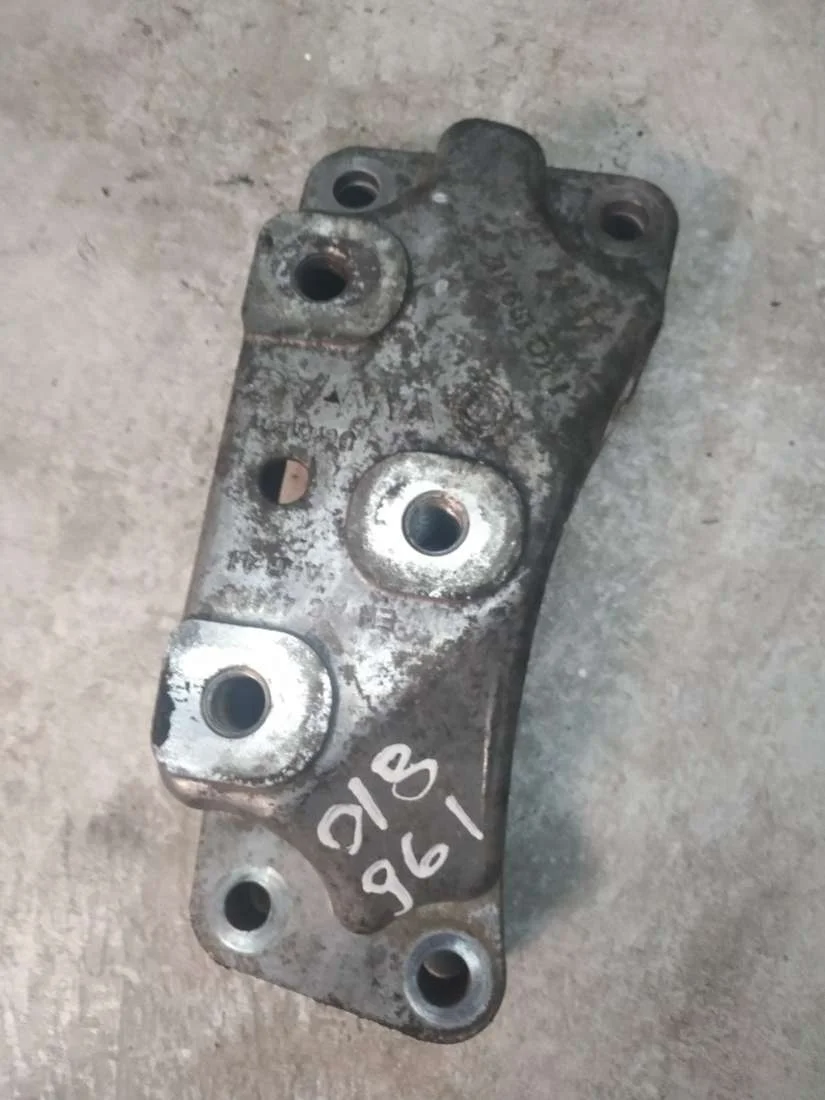 Кронштейн КПП 1K0199117AG Volkswagen Passat B6 2.0 Дизель