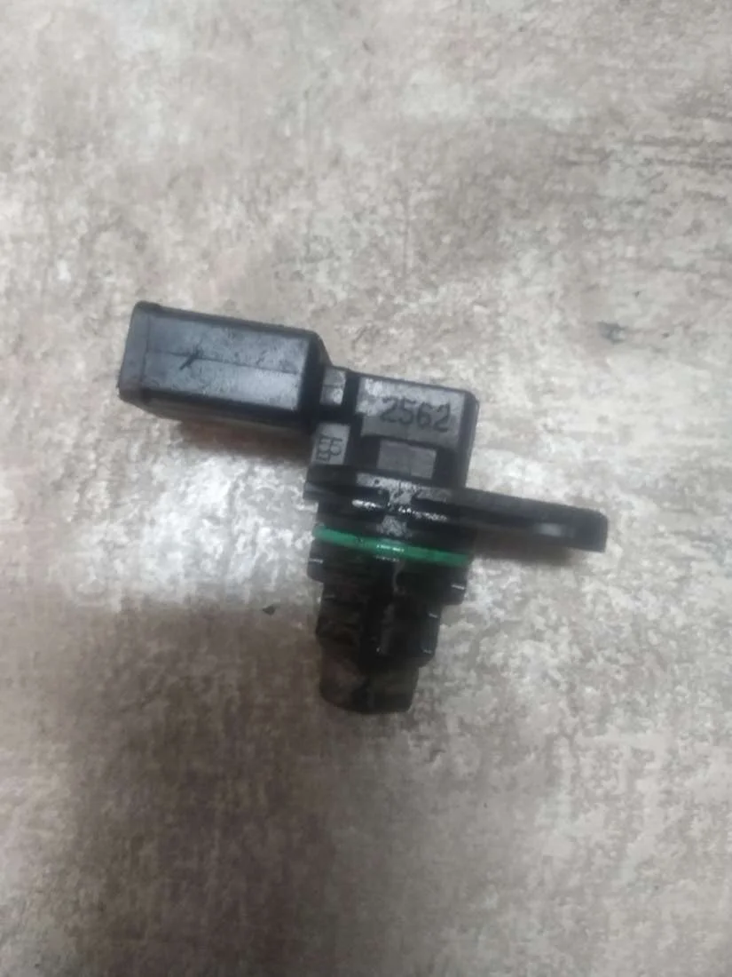 Датчик распредвала 030907601E Volkswagen Passat B7 1.4 Бензин