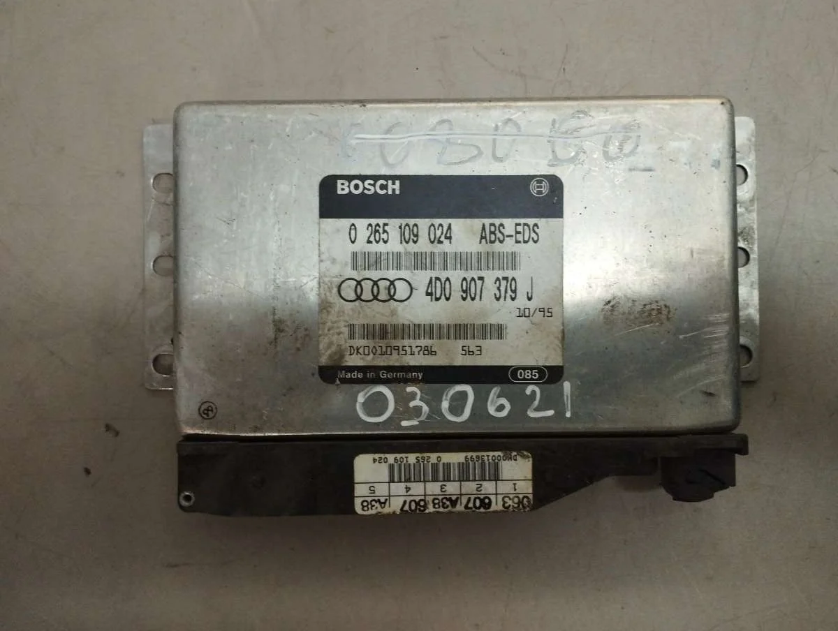 Блок управления ABS 4D0907379J Audi A8 D2 (S8) 4.2 Бензин