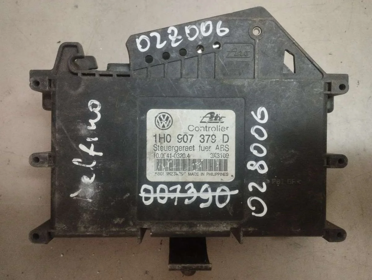 Блок управления ABS 1H0907379D Volkswagen Passat B4 0