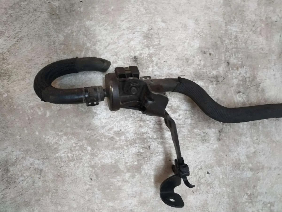 Клапан вентиляции топливного бака  06E906517A Volkswagen Passat B7 1.4 Бензин