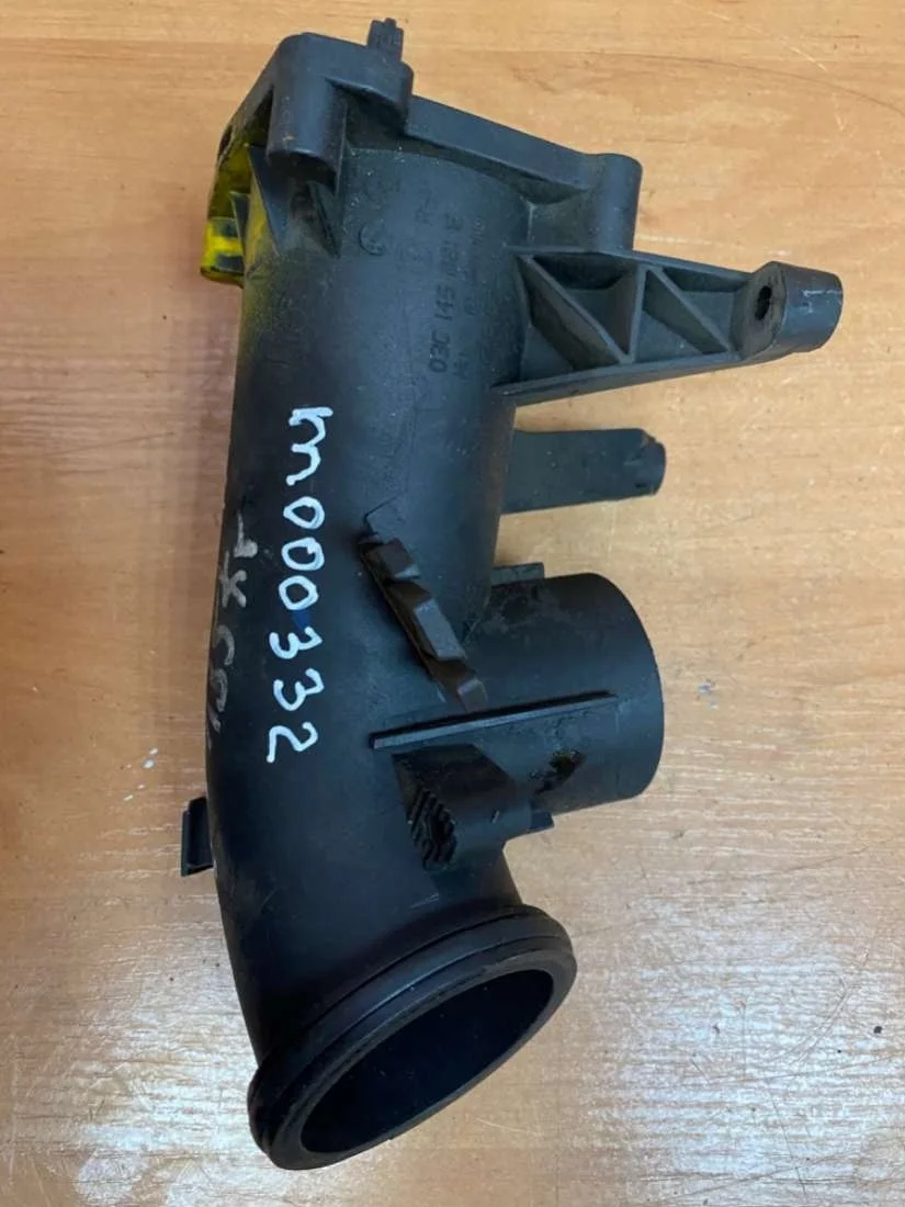 Патрубок (трубопровод, шланг) 03C145861E Volkswagen Golf 6 1.4 Бензин