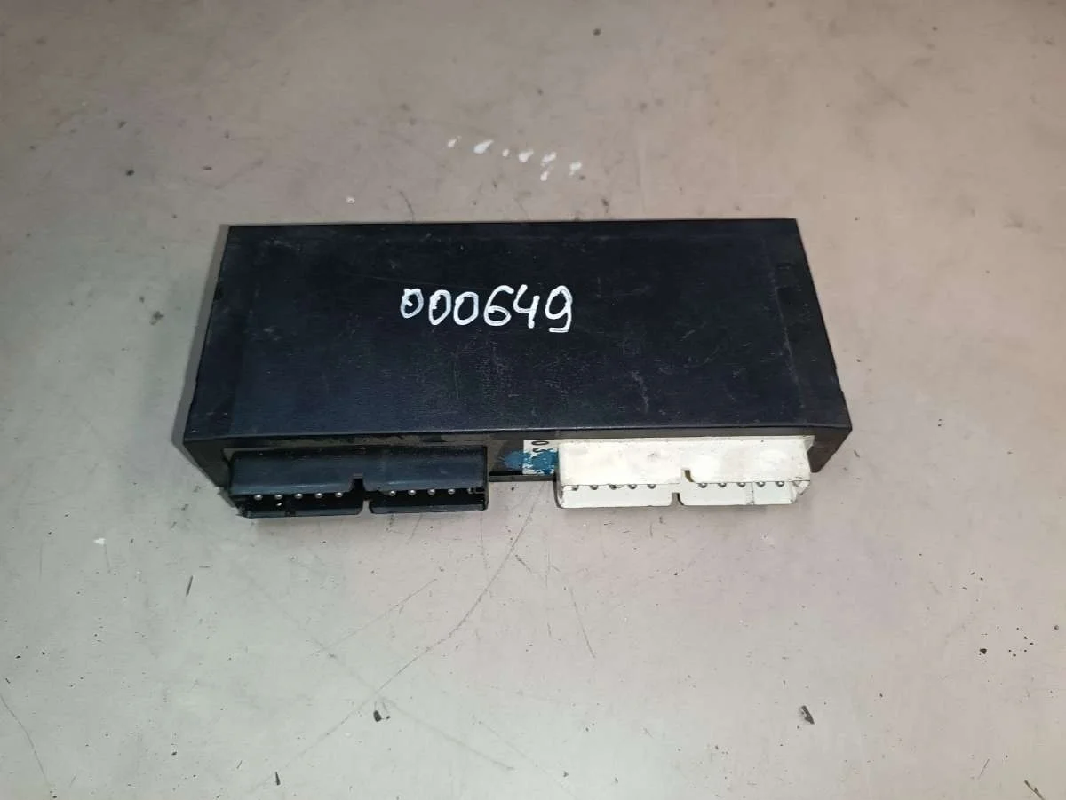 Блок комфорта 61351379741 BMW 5 E34 2.5 Бензин