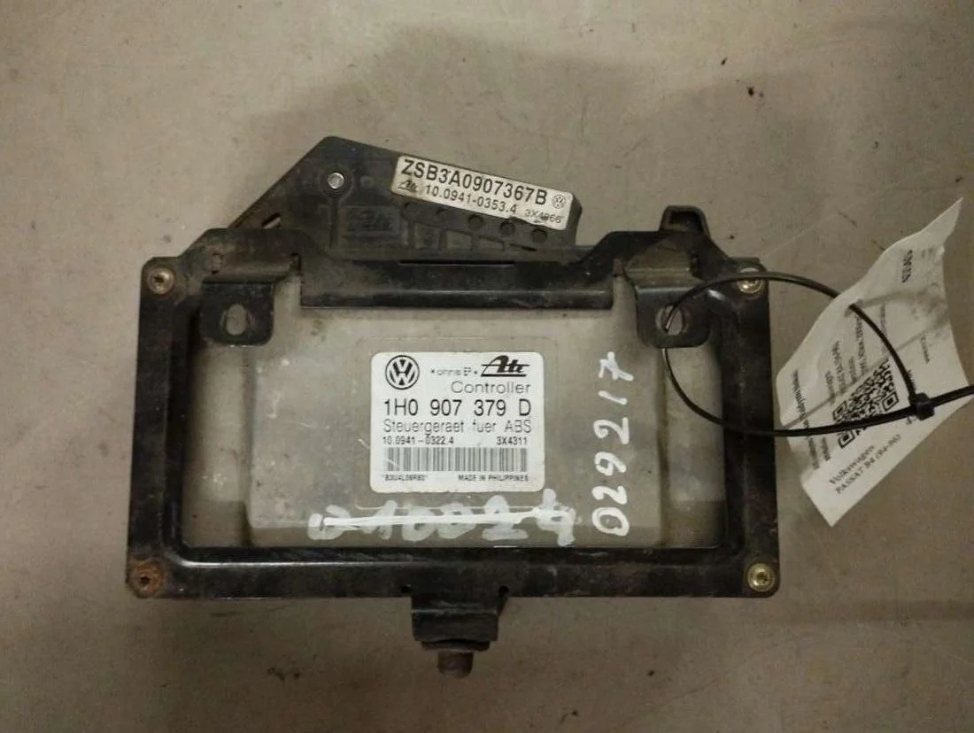 Блок управления ABS 1H0907379D Volkswagen Golf 3 1.8