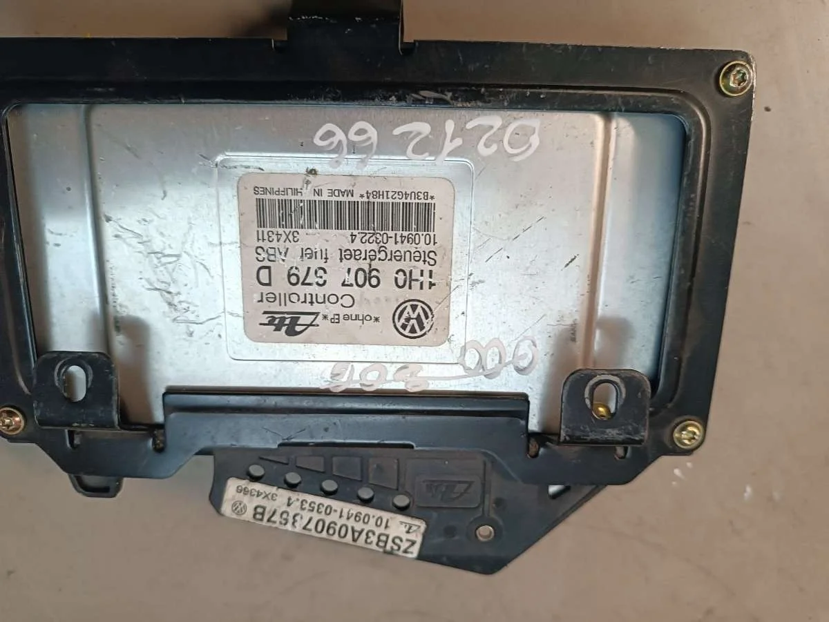 Блок управления ABS 1H0907379D Volkswagen Golf 3 0