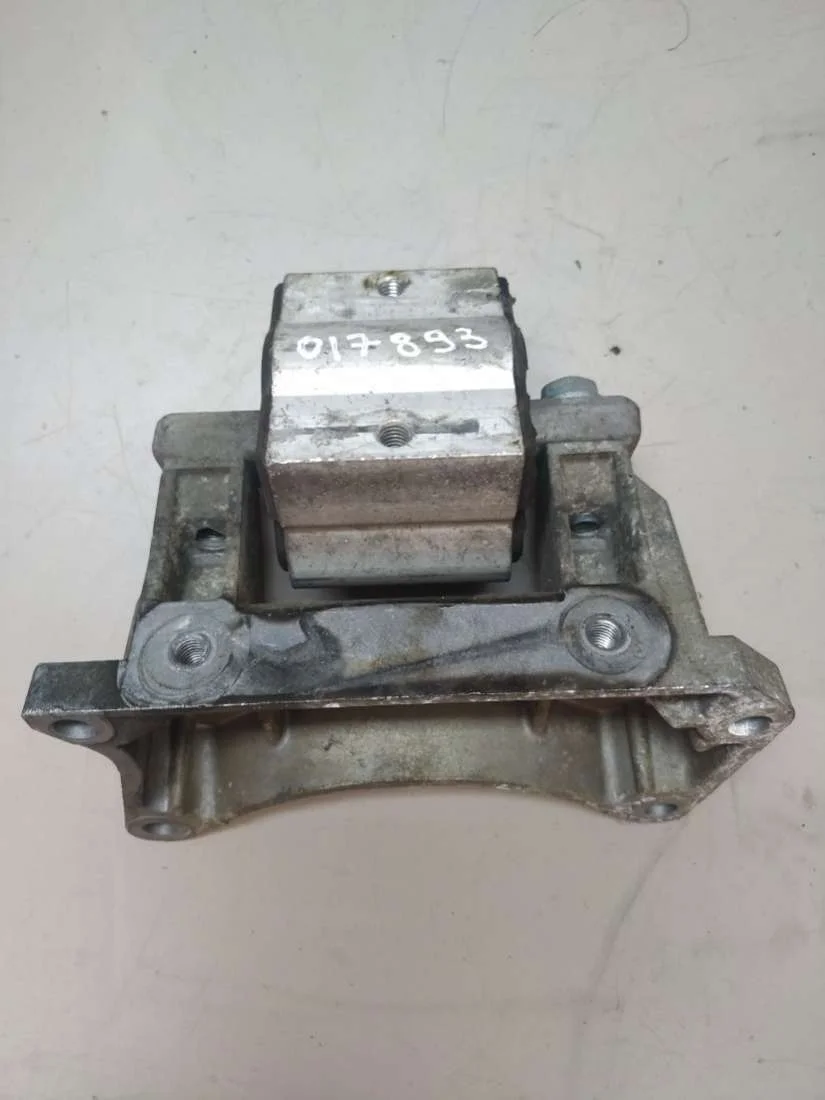 Кронштейн КПП  A1402421340 Mercedes-Benz E W210 2.2 Дизель