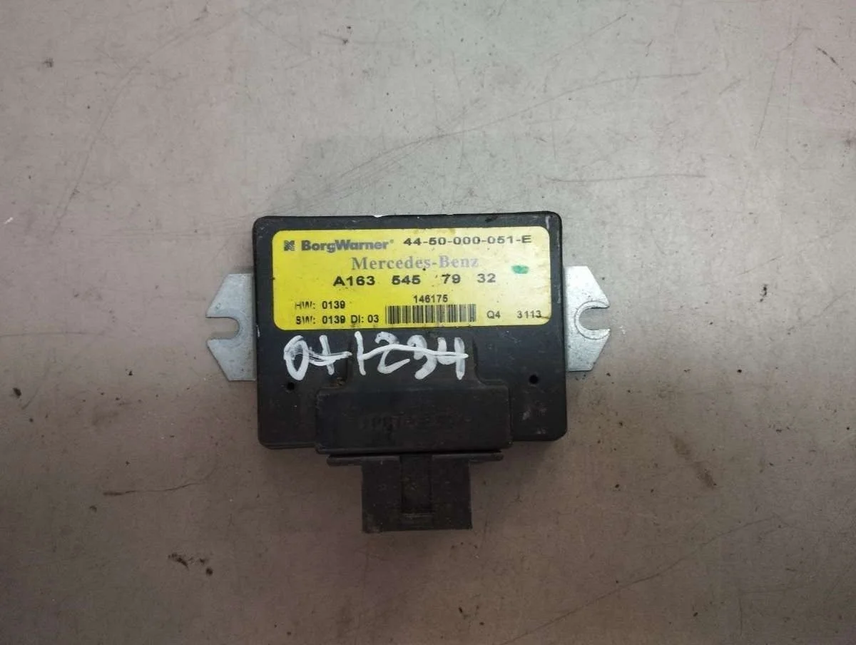 Блок управления раздаточной коробки A1635457932 Toyota Aygo 1 0