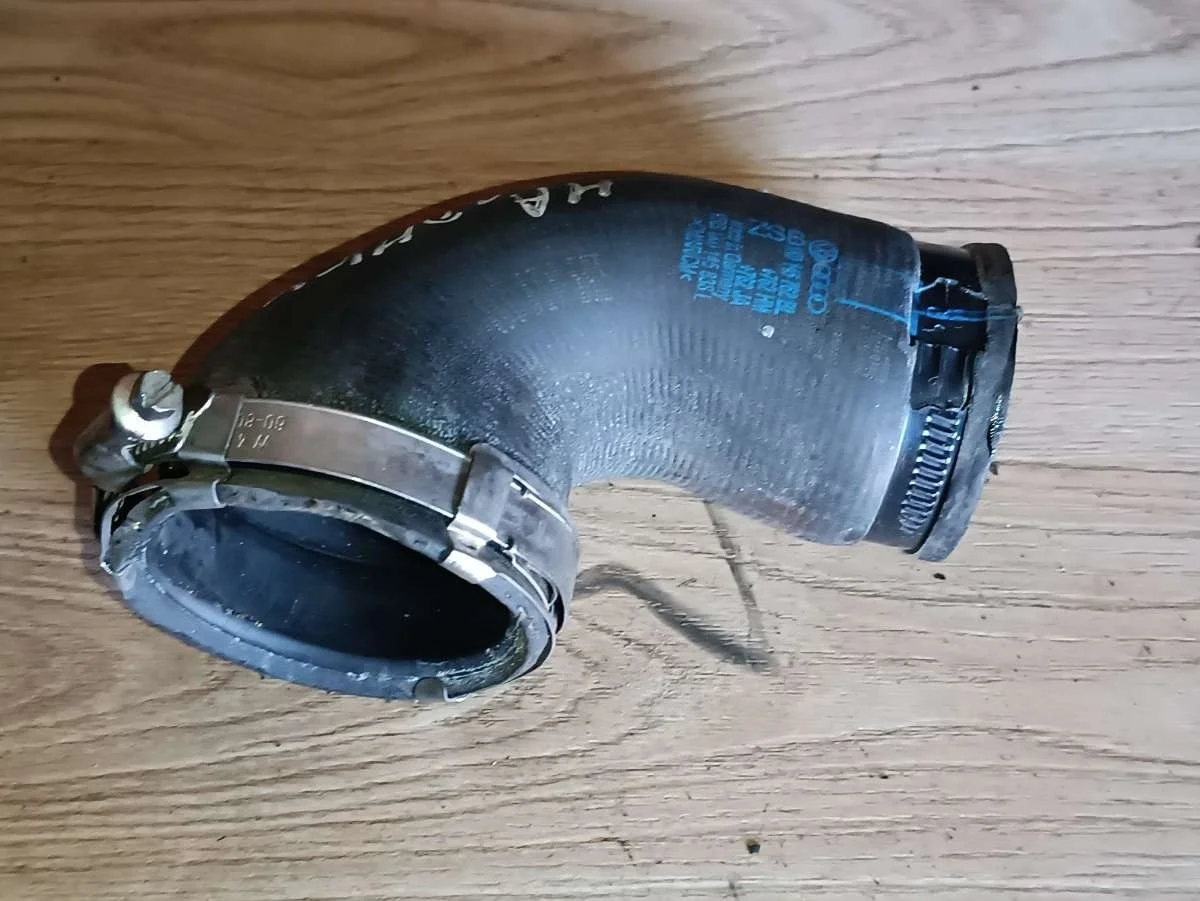 Патрубок воздушного фильтра 1K0145762BL Volkswagen Golf 6 1.4 Бензин