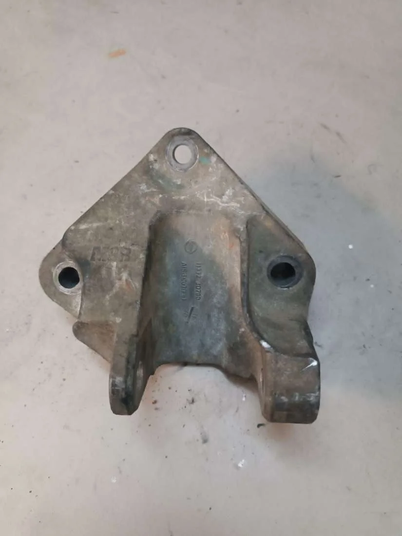 Кронштейн (крепление) 11332JD700 Nissan Qashqai 1  0