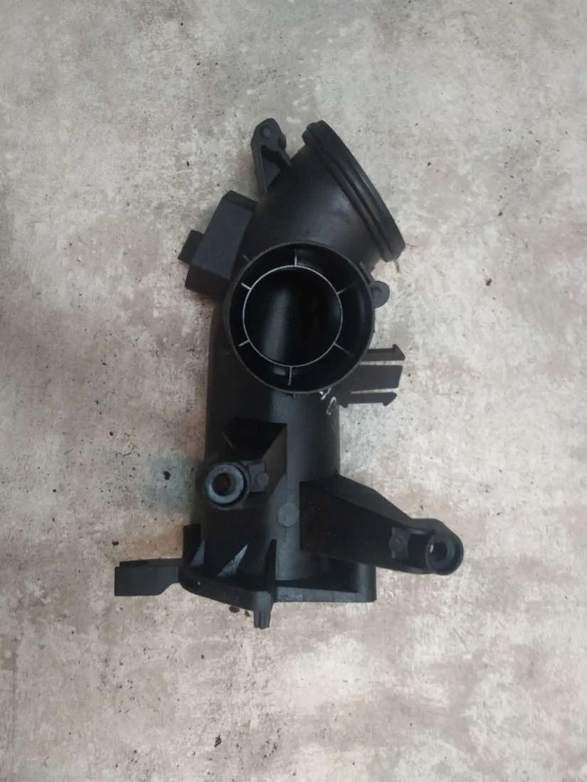 Патрубок (трубопровод, шланг) 03C145861E Volkswagen Jetta 6 1.4 Бензин