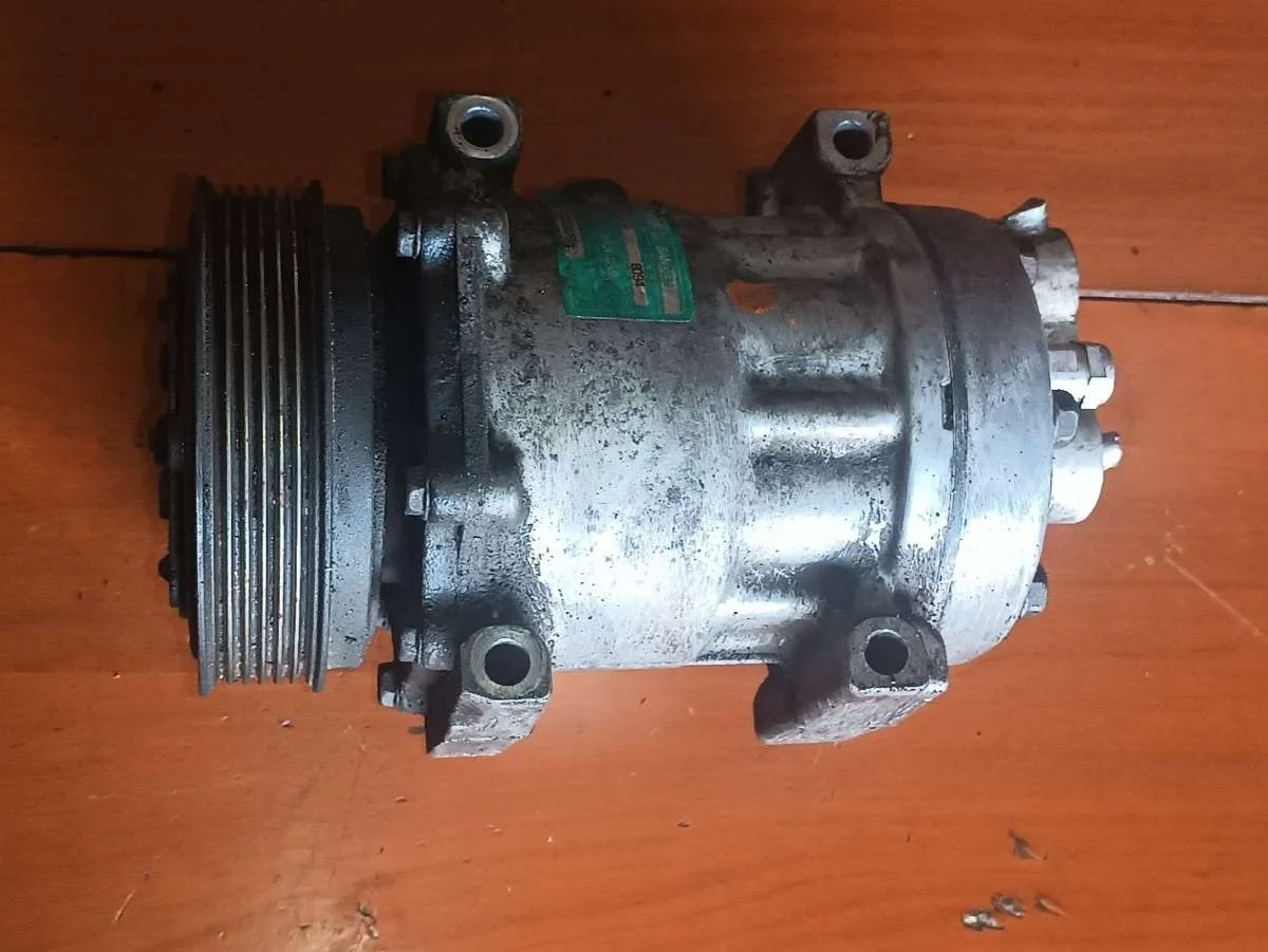 Компрессор кондиционера 8200040681 Renault Scenic 1 1.9 Дизель