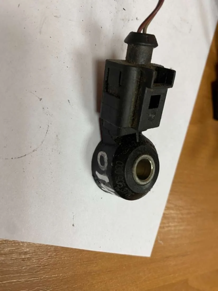 Датчик детонации 030905377C Skoda Octavia A5 restailing 1.4