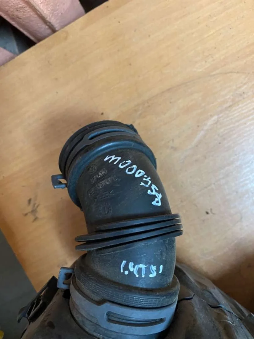 Воздуховод 03C145747C Volkswagen Golf 6 1.4 Бензин