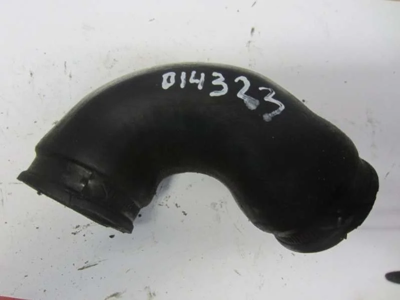 Патрубок интеркулера 028129628 Volkswagen Transporter T4 1.9 Дизель