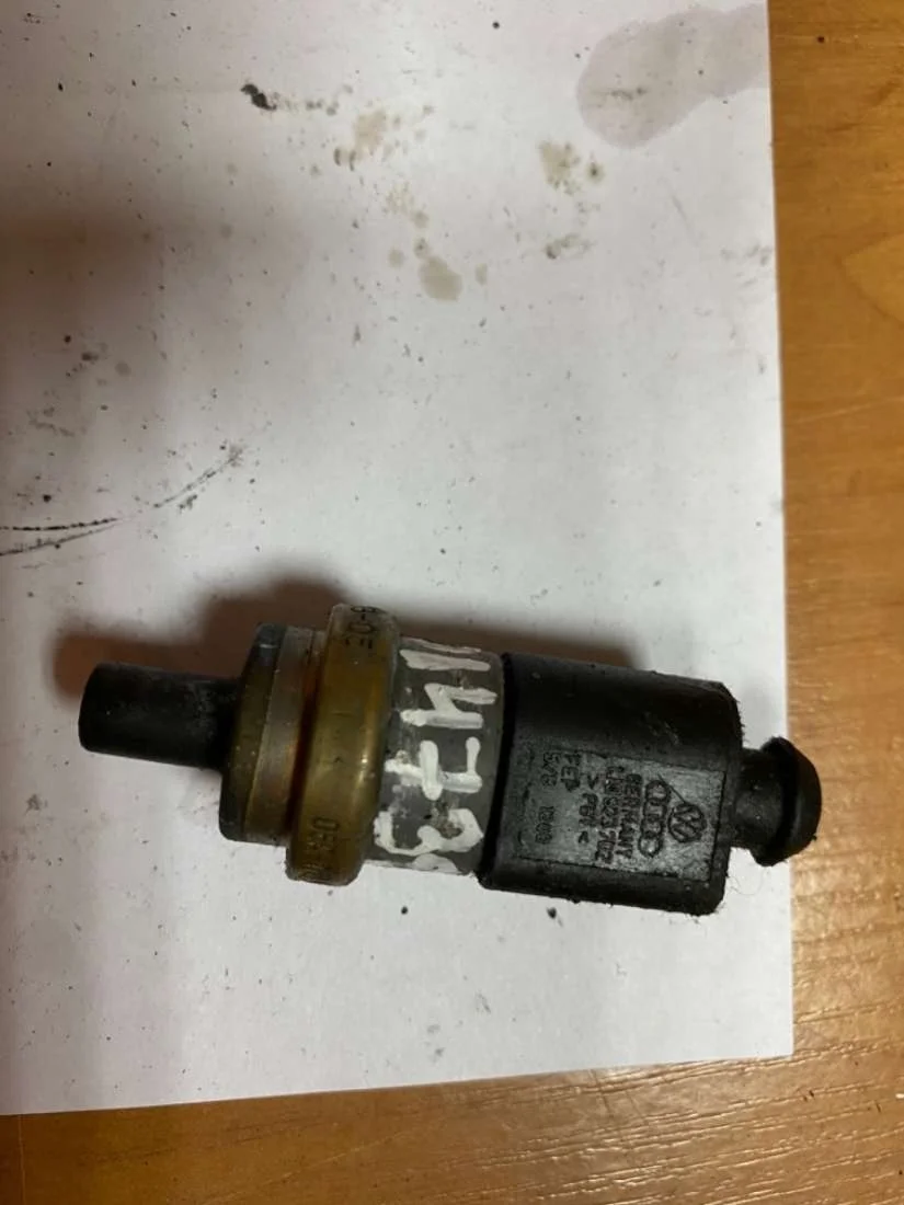 Датчик температуры 06A919501 Volkswagen Passat B6 1.6 Бензин