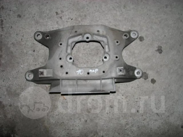 кронштейн опоры кпп Audi A4 (B8) 2007-2015 - -
