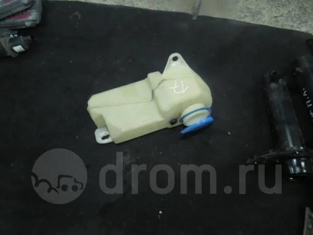 бачок омывателя лобового стекла верх Audi A4 (B7) 2004-2009 - -