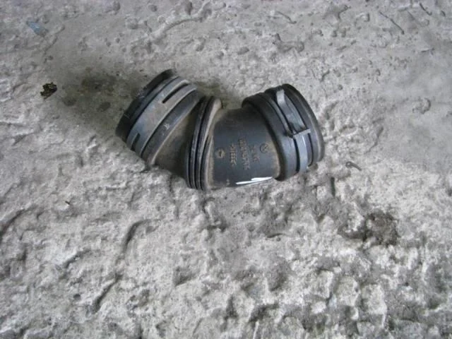 патрубок воздушного фильтра VW Golf V Variant 2003-2009 - -