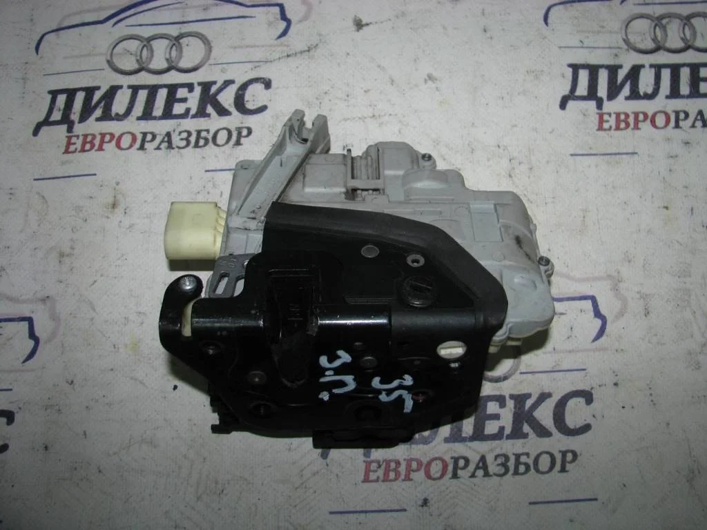 замок двери VW Passat (B6) 2005-2010 R R
