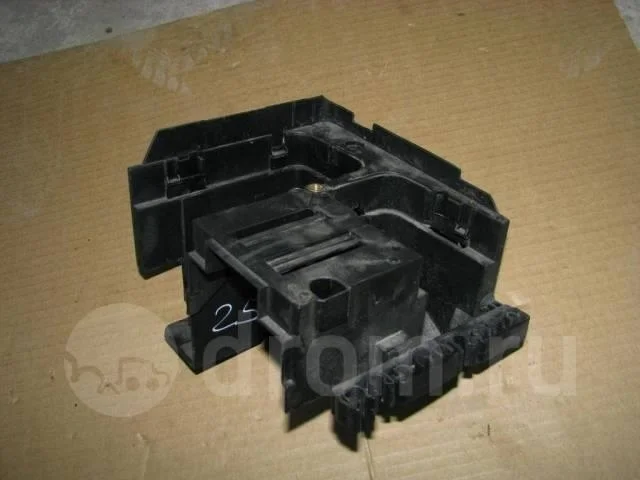 кронштейн (сопут. товар) VW Passat (B7) 2011-2015 - -