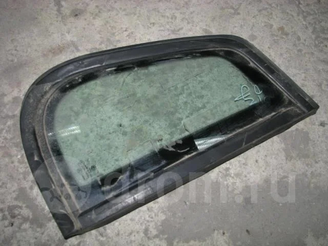 стекло кузовное глухое VW Tiguan 2007-2011 R -