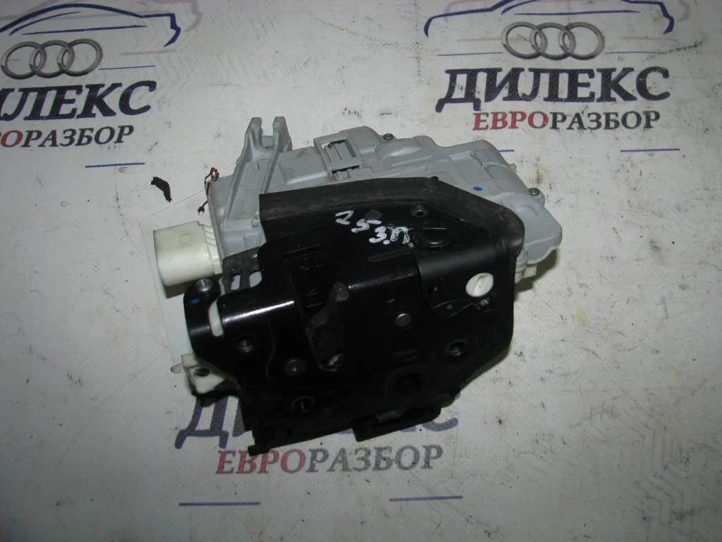 замок двери VW Passat (B7) 2011-2015 R R