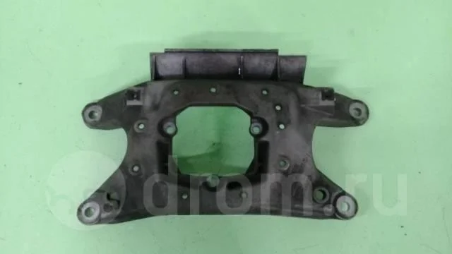кронштейн опоры кпп Audi A4 (B8) 2007-2015 - -