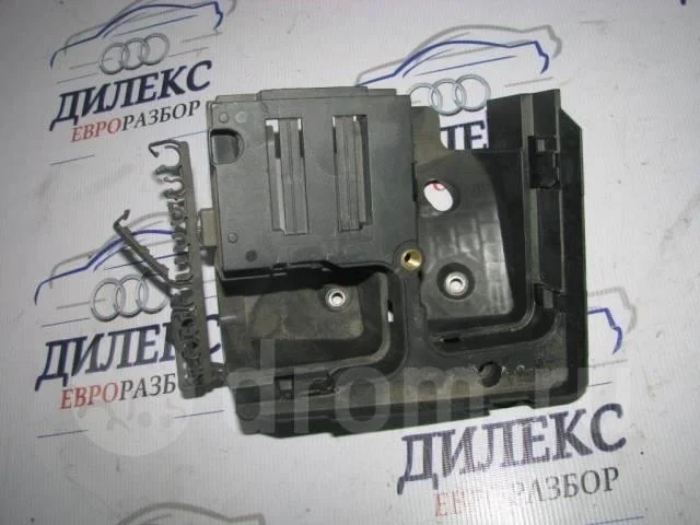 кронштейн (сопут. товар) VW Golf V Plus 2005-2014 - -