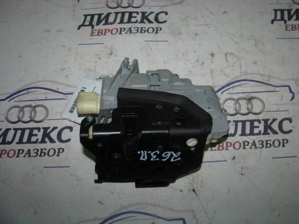 замок двери VW Tiguan 2007-2011 R R