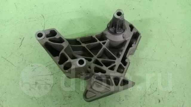 кронштейн двигателя VW Golf V Plus 2005-2014 R -