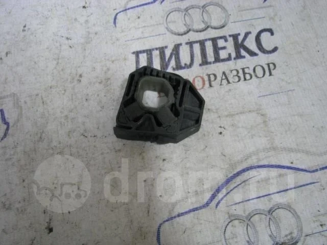 кронштейн радиатора VW Passat CC 2008-2017 - -