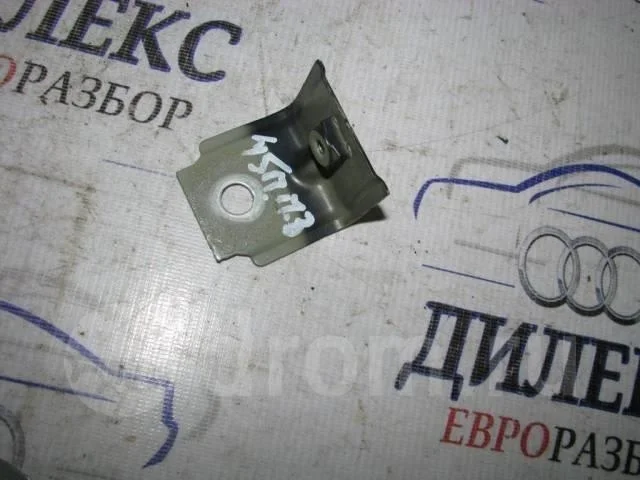 кронштейн крепления крыла VW Golf VII 2012 - -