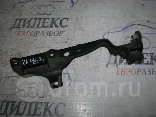 кронштейн фары VW Touareg 2002-2010 R -