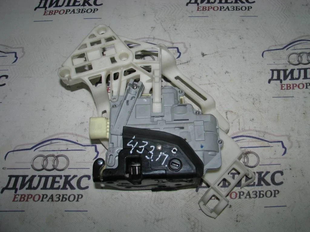 замок двери VW Tiguan 2007-2011 R R