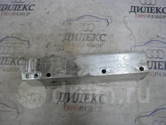 кронштейн усилителя заднего бампера Audi A4 (B8) 2007-2015 R R