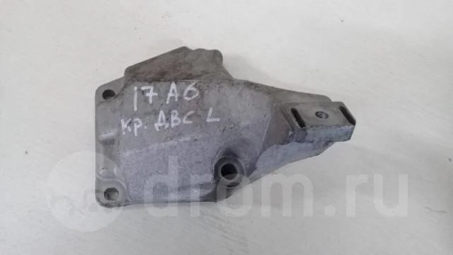 кронштейн двигателя Audi A6 (C5) 1997-2004 L -