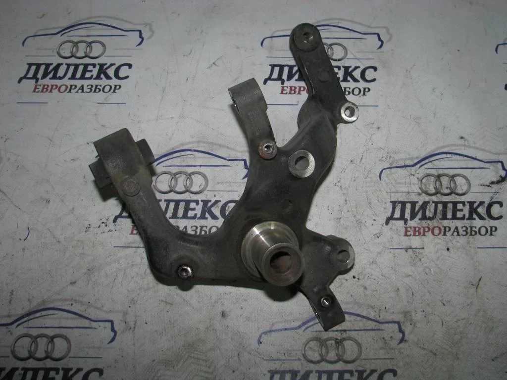 кулак поворотный VW Jetta 2005-2011 L R