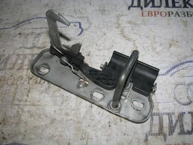 крючок капота VW Tiguan 2007-2011 - -