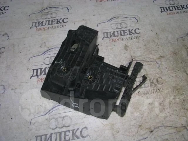 кронштейн (сопут. товар) VW Passat (B6) 2005-2010 - -