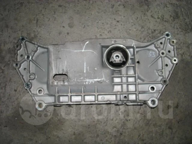 балка подмоторная VW Golf VI 2009-2012 - -