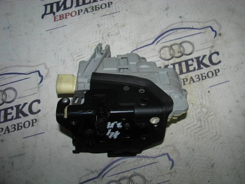 замок двери VW Passat (B6) 2005-2010 R R