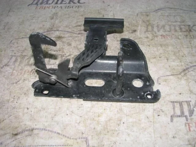 крючок капота Audi A6 (C6 4F) 2004-2011 - -
