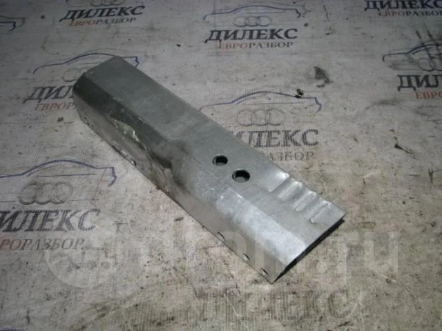 кронштейн усилителя заднего бампера Audi A4 (B8) 2007-2015 R R