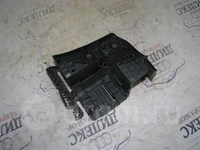 кронштейн (сопут. товар) Audi A3 [8P1] 2003-2013 - -