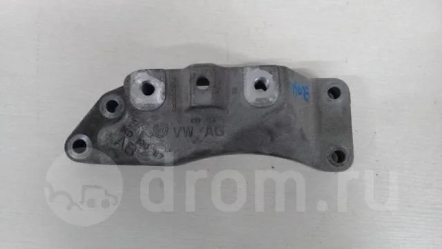 кронштейн акпп VW Passat (B6) 2005-2010 - -