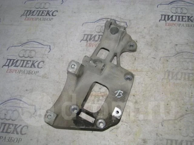 кронштейн генератора VW Golf V Plus 2005-2014 - -