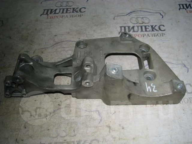 кронштейн генератора VW Passat (B6) 2005-2010 - -