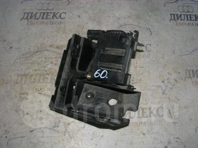 кронштейн (сопут. товар) VW Tiguan 2007-2011 - -