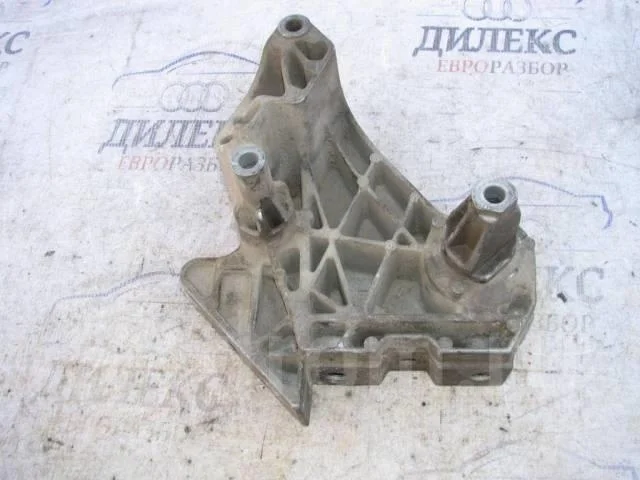 кронштейн двигателя VW Golf V Plus 2005-2014 R -